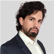 Laureato in Interpretariato e Traduzione impartisce lezioni di lingua francese